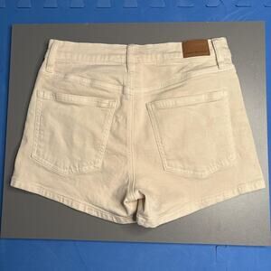American Eagle Cream Denim Shorts Size US 2
